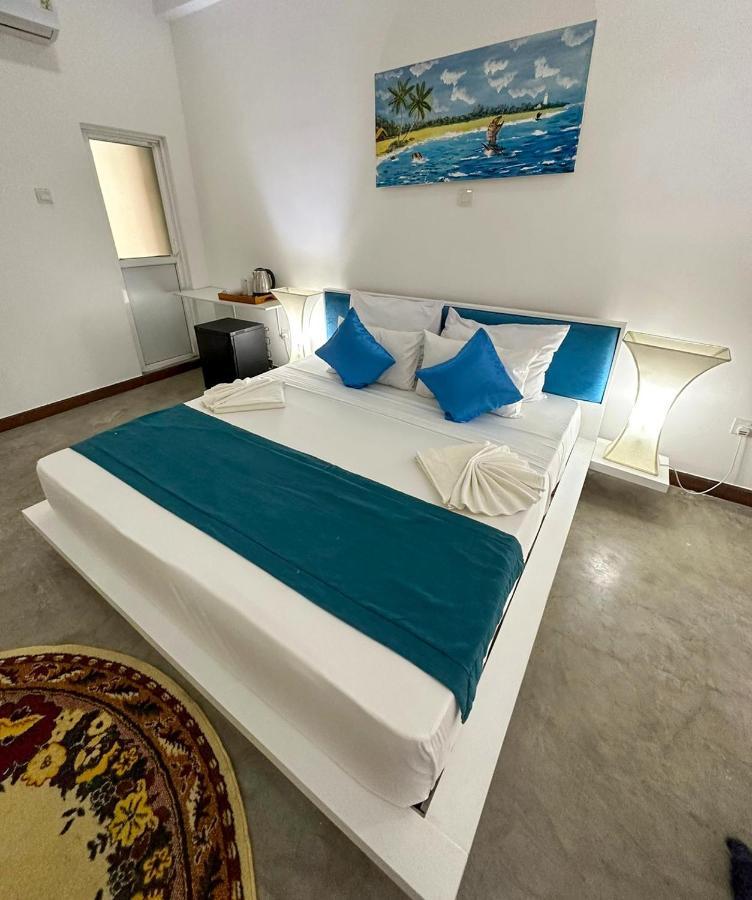Sunset Sands Hikkaduwa Room photo