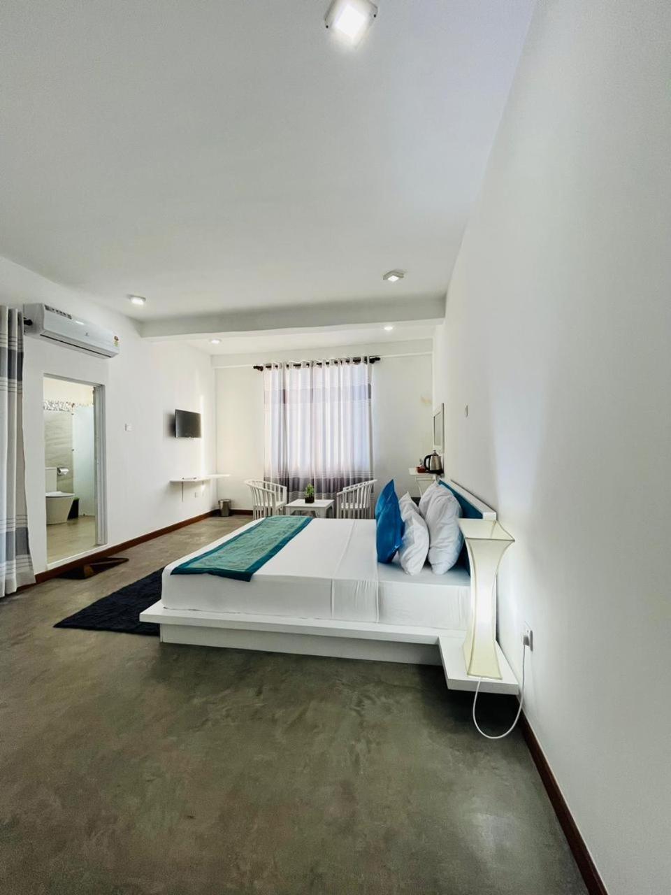 Sunset Sands Hikkaduwa Room photo